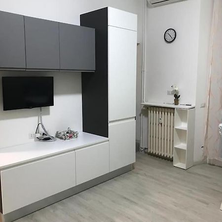 Appartamento In Zona Bocconi Milán Exterior foto