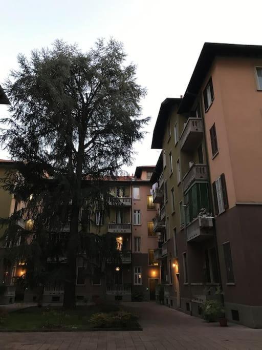 Appartamento In Zona Bocconi Milán Exterior foto